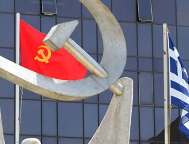 Πολυτεχνείο: Το ΚΚΕ θέλει Στρατός και Αστυνομία να είναι μαζί με τον ... λαό και επιτίθεται στον Λαϊκό Σύνδεσμο